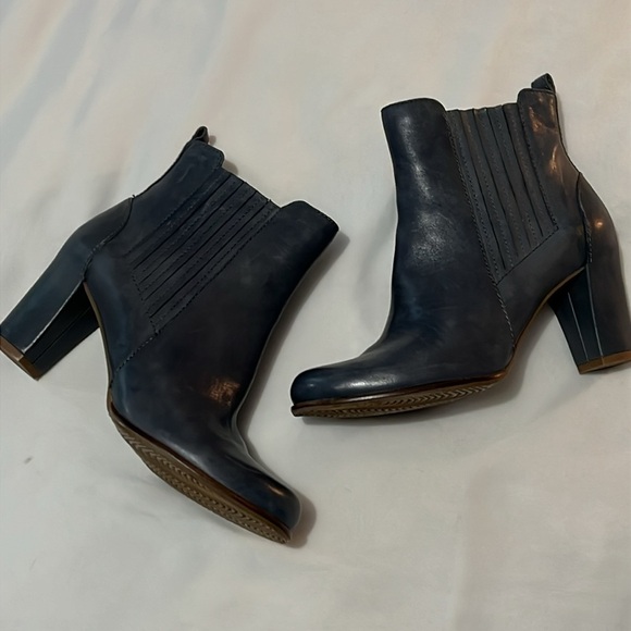 Ecco Blue Leather Chelsea Boots - Picture 4 of 9